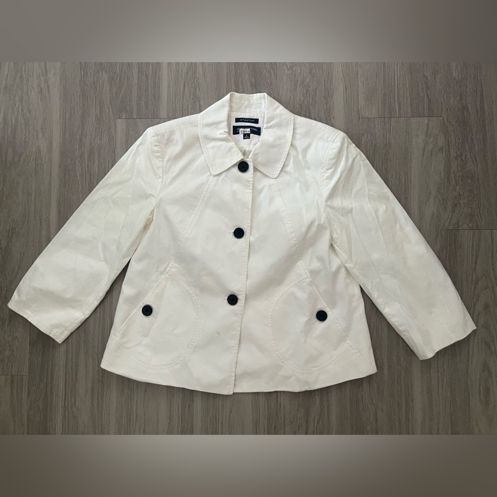 Jones New York White Jacket with Black Buttons size 6